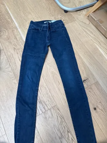 jean levi’s bleu coupé 710 super skinny taille 24