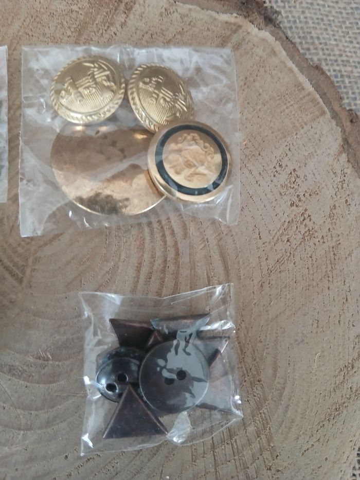 Lot de 4 sachets de boutons - photo numéro 2