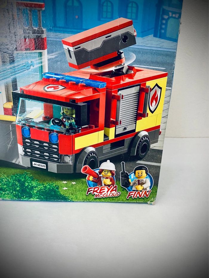 LEGO City 60320 - La Caserne des Pompiers - Neuf et Scellé - photo numéro 3
