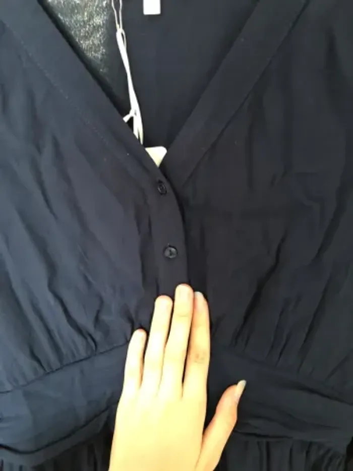Robe bleu marine serrée à la taille et évasé en bas - photo numéro 4