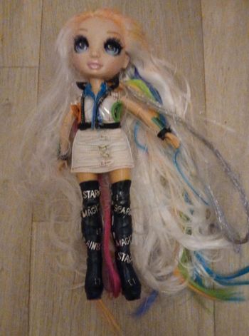 Poupee rainbow high 
