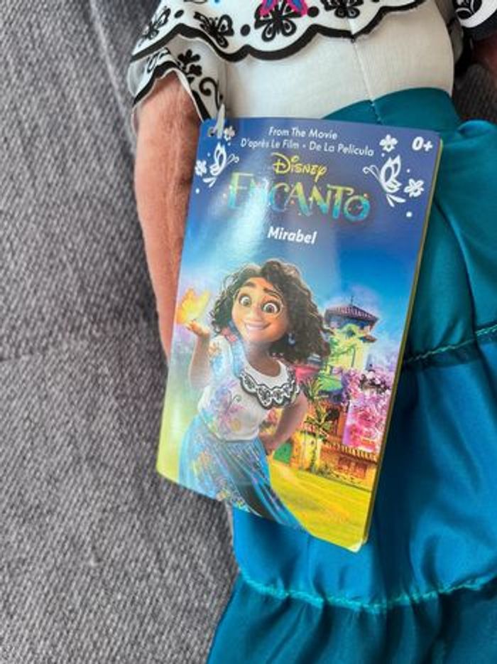 Poupée en tissus Mirabelle d’Encanto Disneyland - photo numéro 3