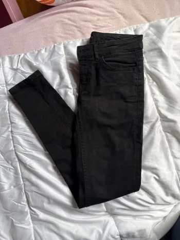 Beau jean noir taille 36