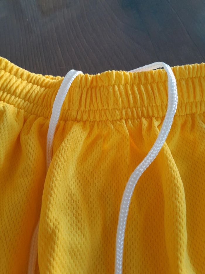 Short jaune 12/14 ans - photo numéro 5