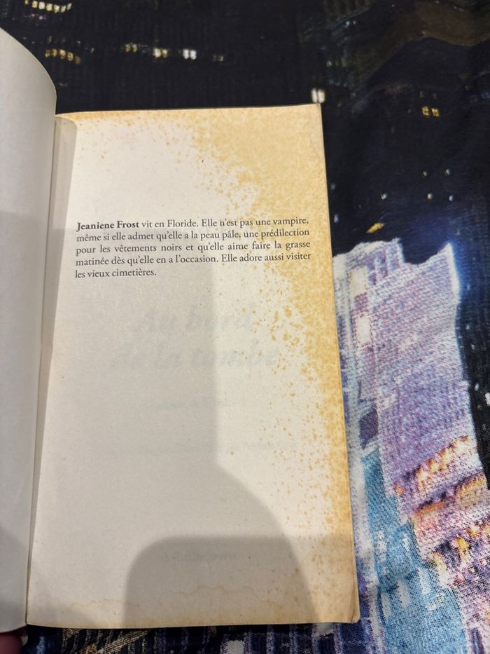 Livre au bord de la tombe - photo numéro 3