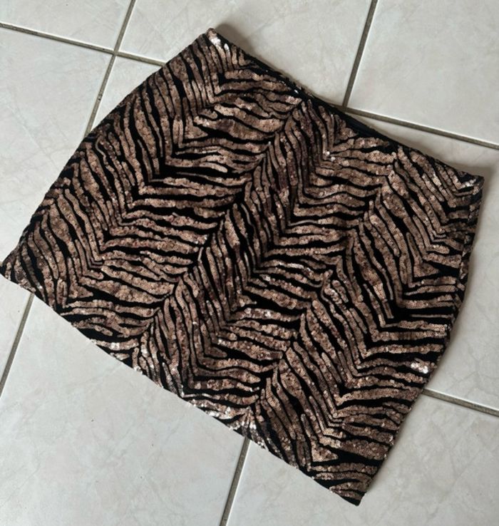 Jupe noir et dorée taille XL - photo numéro 3