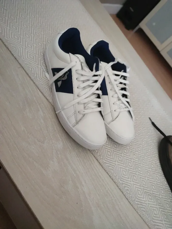 Basket Le coq sportif blanche et bleu marine pointure 38