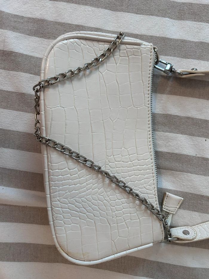 Petit sac blanc avec chaîne porté épaule - photo numéro 2