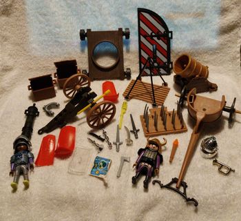lot pièces ancien Playmobil Moyen-Age chevalier canon glaive caisse char pics arme cape