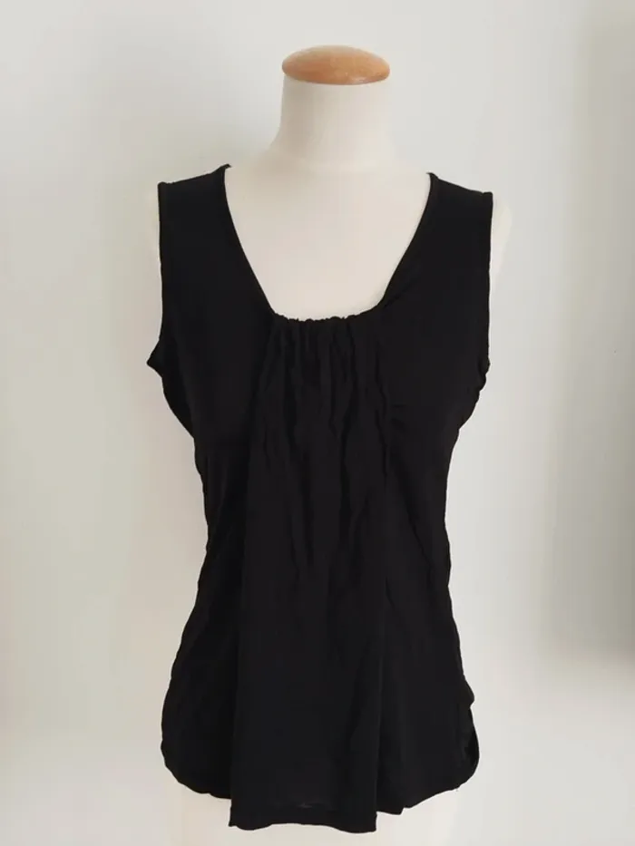 Joli haut noir Kiabi taille 42-44