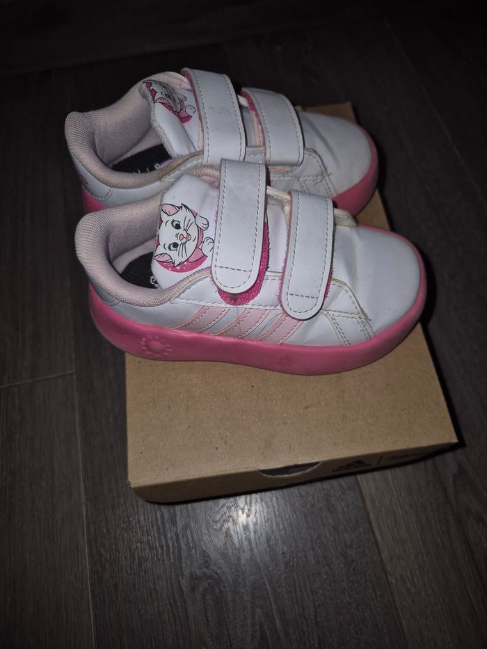 Basket  adidas fille Disney - photo numéro 2