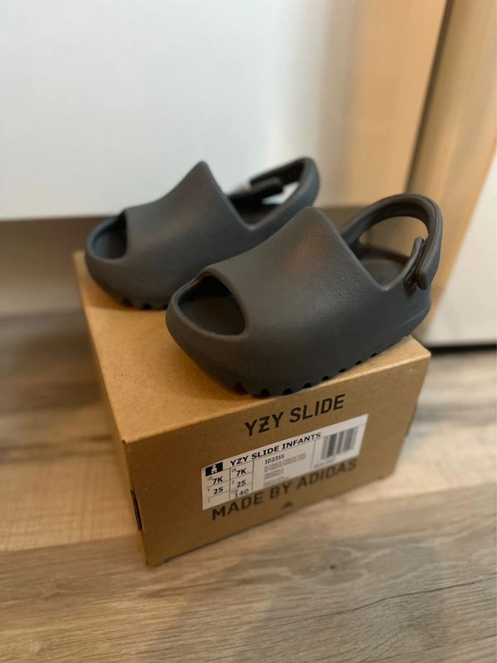 Yeezy slide 25 - photo numéro 2