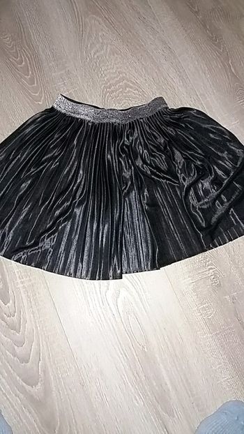 Jupe tournante grise foncé brillante à plis