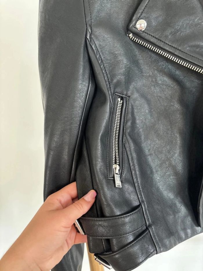 Veste en cuir noire - mango taille M - photo numéro 5