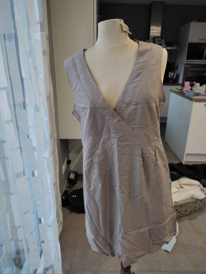 Robe beige neuve