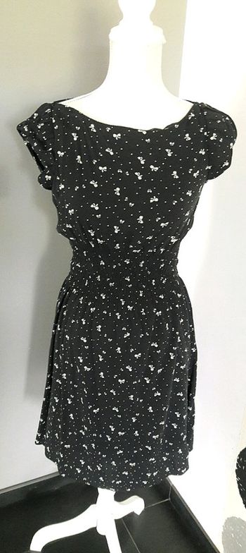 Belle robe légère motif noeuds