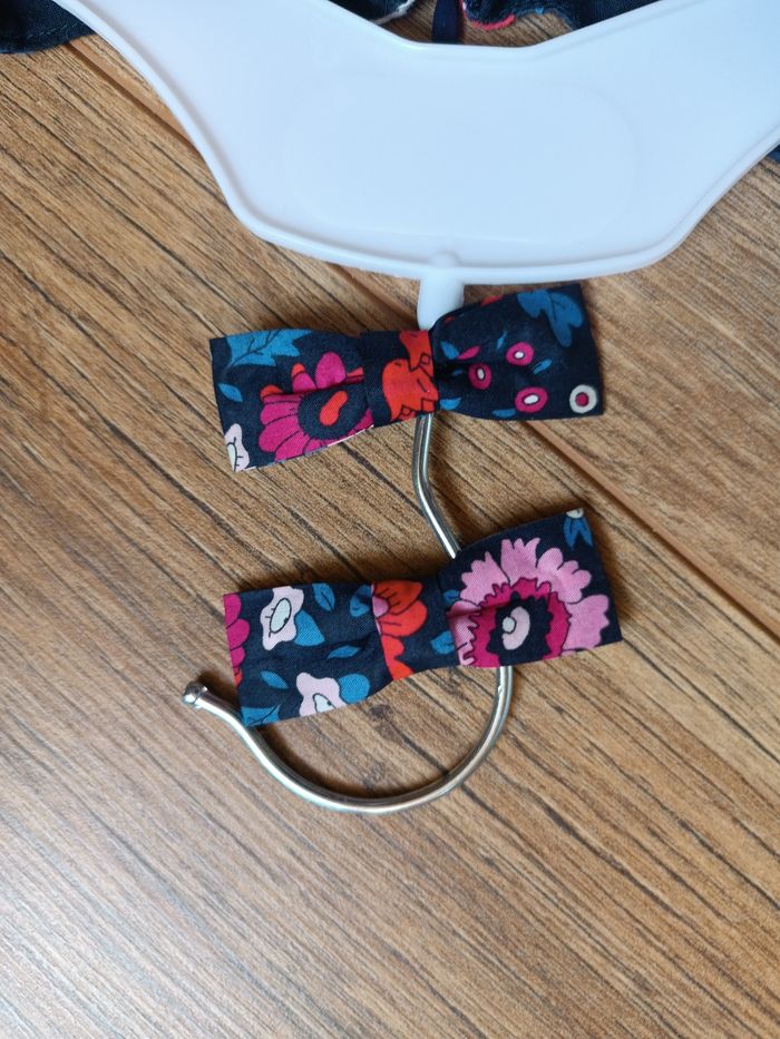 Robe Liberty, barrettes+ collants - photo numéro 3