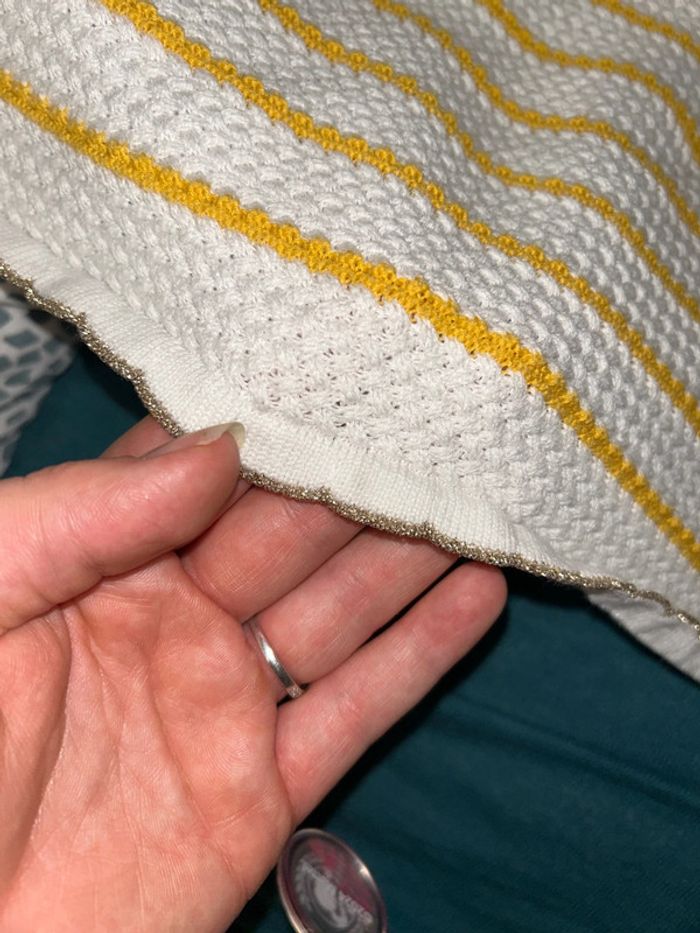 Pull jaune et blanc - photo numéro 4