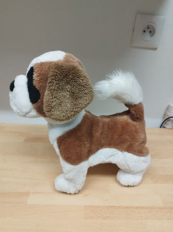 Peluche Chien Billy il aboie il marche bouge la tête et remue la queue
