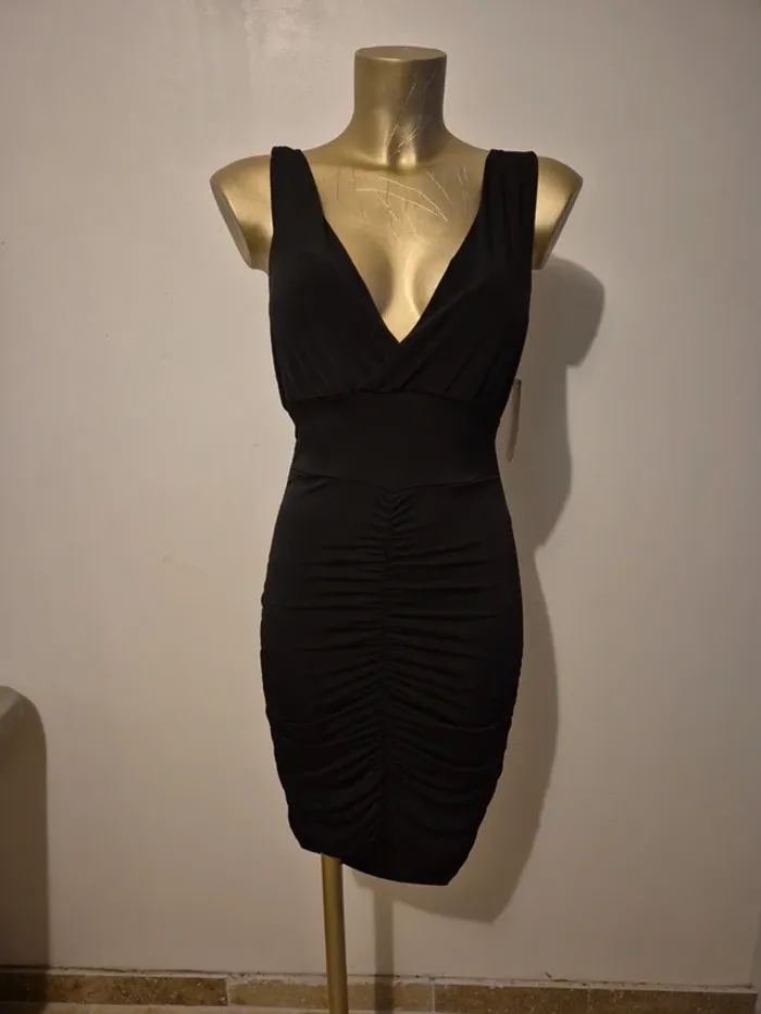 Robe noir taille unique neuve
