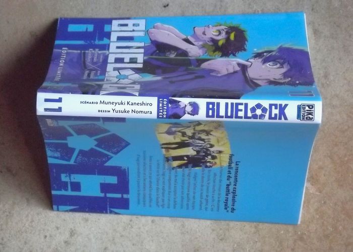 Bluelock édition limitée par Muneyuki Kaneshiro vol 11 - photo numéro 3