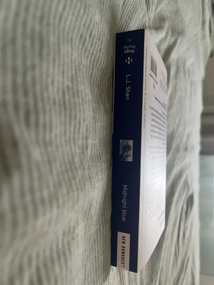 Livre nidnight blue - photo numéro 4