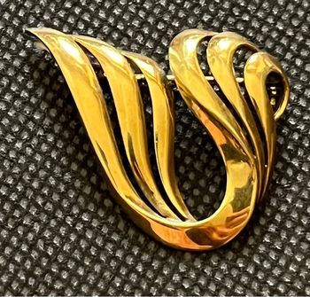 Jolie broche en plaqué or femme TBE