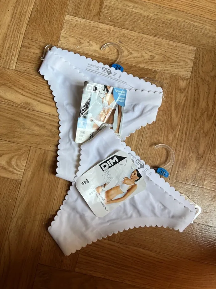 Lot de 2 strings blancs body touch 38 dim