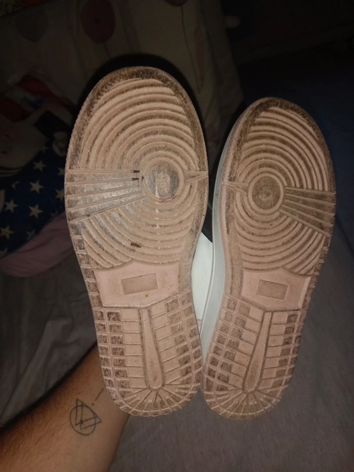 Basket montantes t. 35 quelques traces qui doivent partir à l'éponge - photo numéro 5