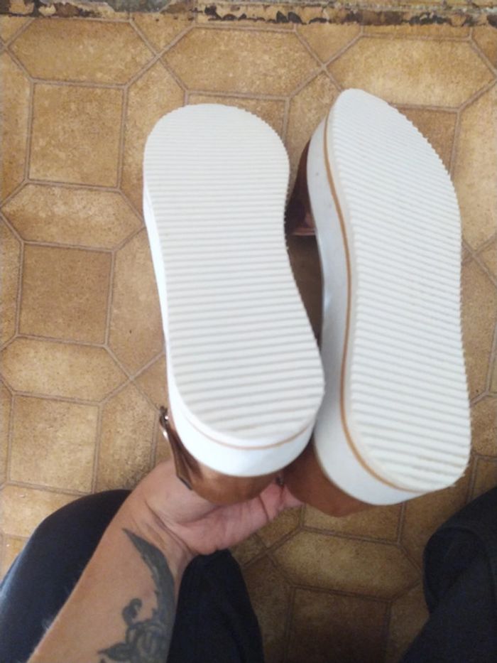 Chaussures compensé neuve taille 40 - photo numéro 2