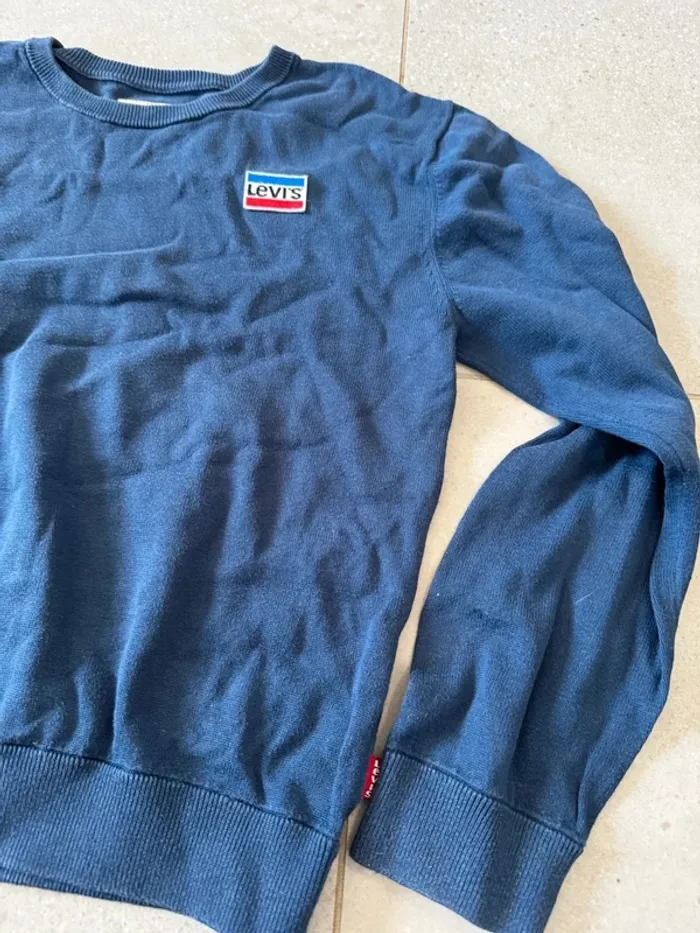 Pull Levi's bleu, 12 ans ,très bon état - photo numéro 2