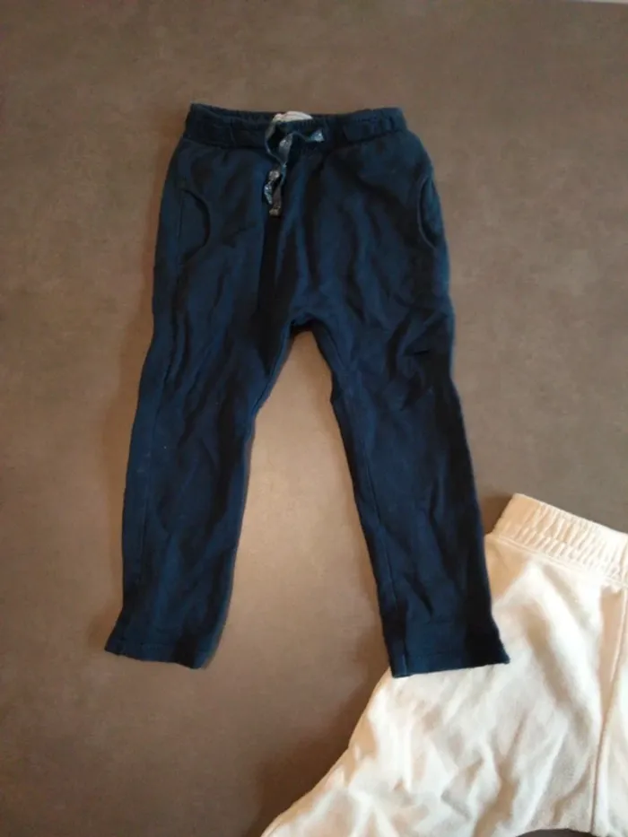 Lot pantalons abîmés - photo numéro 2