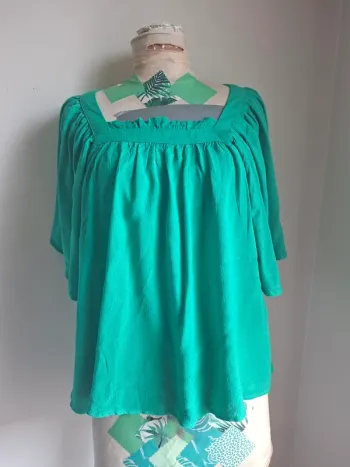 Blouse verte manches évasées - fluide, légère, col carré, Camaïeu neuf, taille M