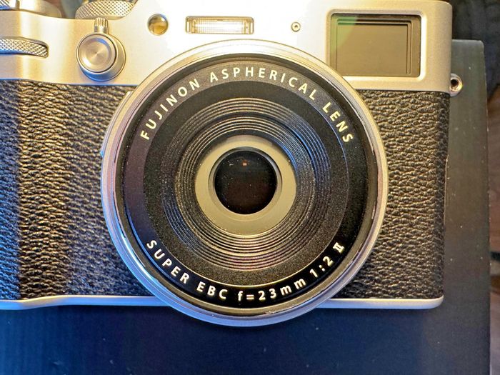 Fujifilm X100VI + boîte et accessoires (argent) - photo numéro 2