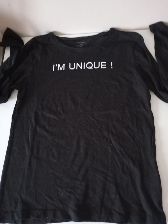Tee-shirt noir ,10 ans ,manches longues,coton ,écriture blanche. Kiabi . État neuf. - photo numéro 2