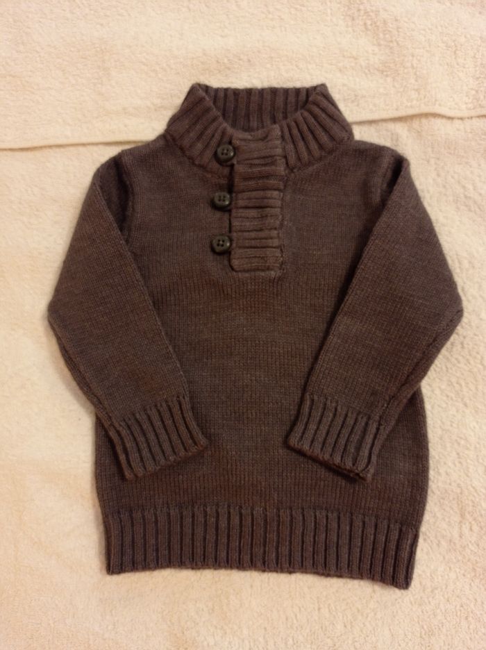 Pull pour petit garçon couleur gris trois petits boutons neuf sans étiquette jamais porté taille 3 mois marque grain de blé