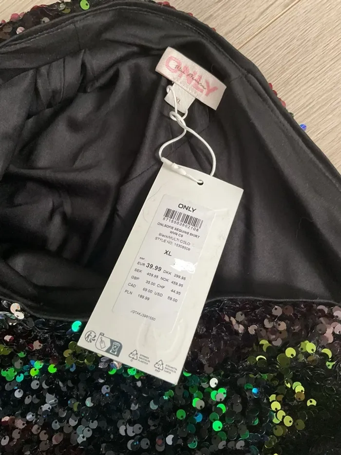Jupe courte à sequins - photo numéro 7