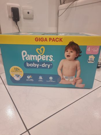 Pampers couches taille 4