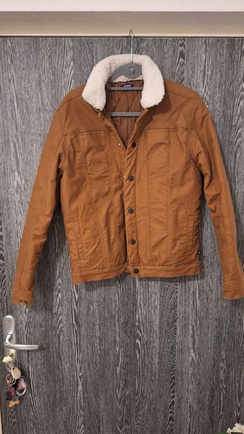 Veste en jean camel à col moutonneux blanc 