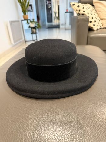 Chapeau habillé avec nœud en velours noir