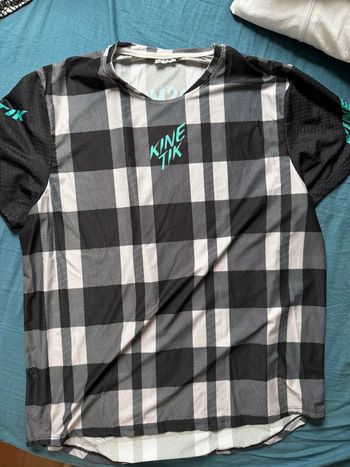 Maillot running / trail Kinetik Kosmik Trail – Carreaux noir & blanc – Taille M