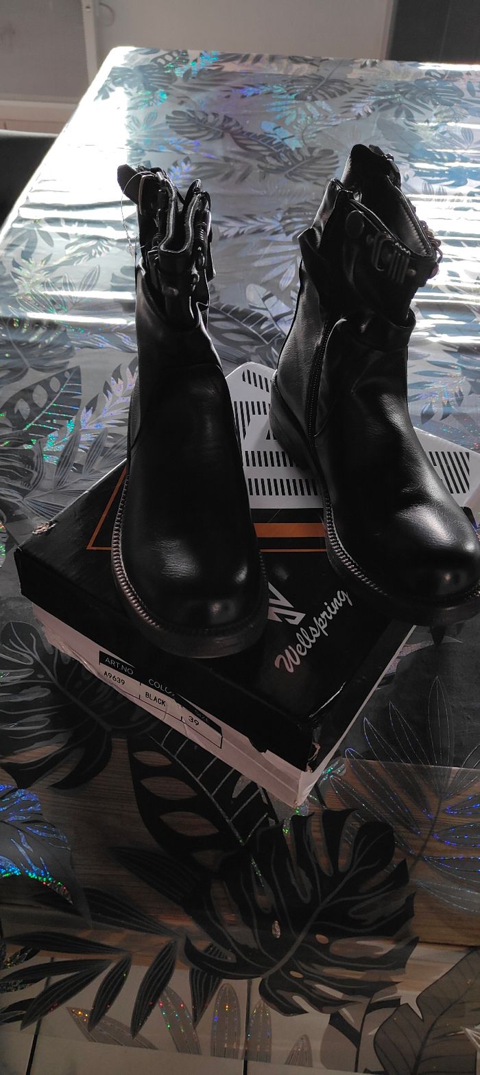 Bottines noires neuves - photo numéro 2
