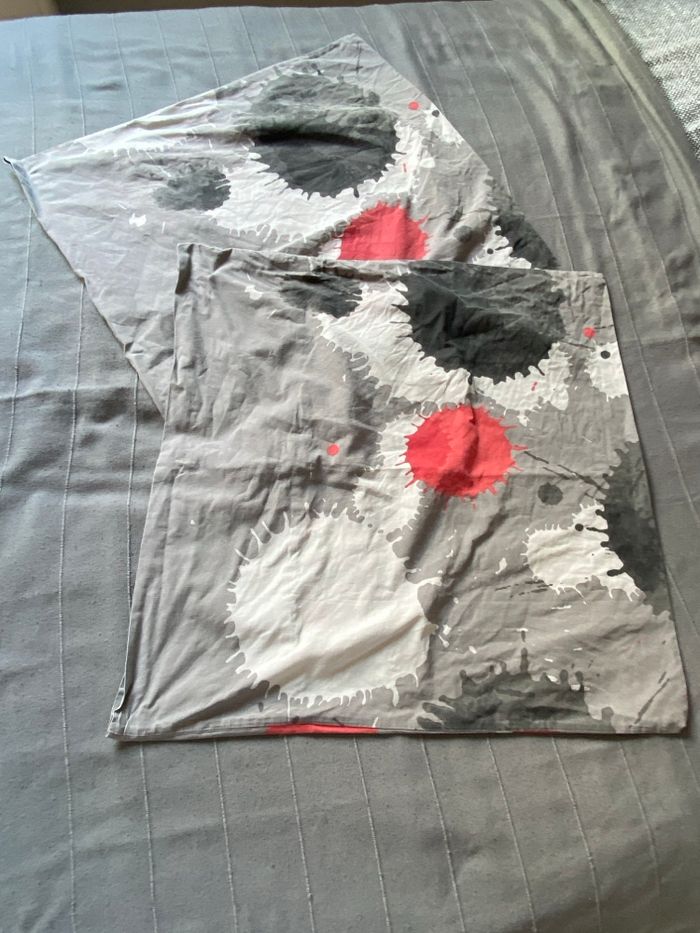 Drap housse 2 personnes gris et rouge avec 2 taies d'oreillers - photo numéro 3