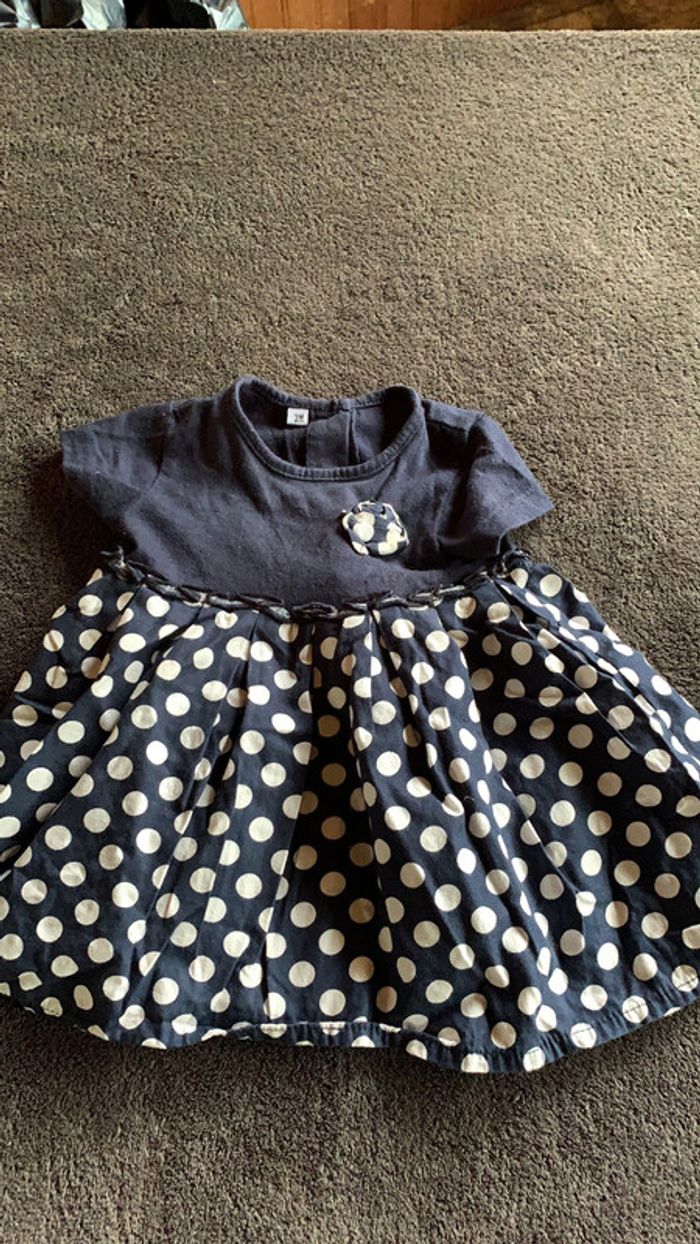 Robe manches courtes bleu à pois blancs