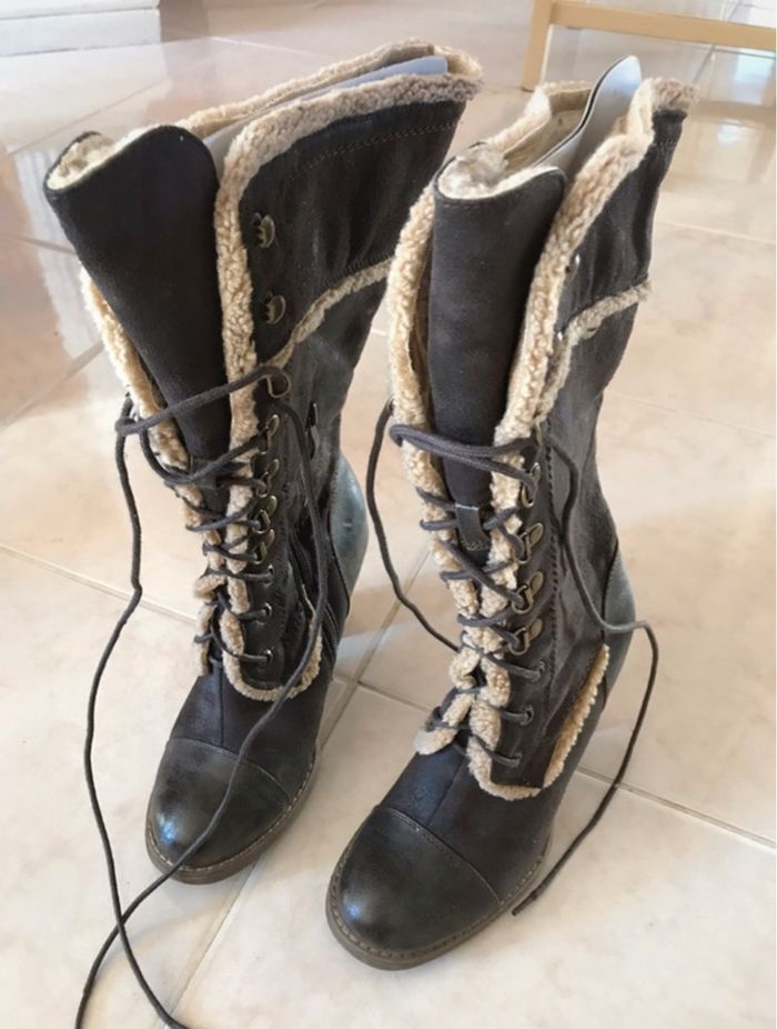 Bottes fourrées, avec laçage, talons marron