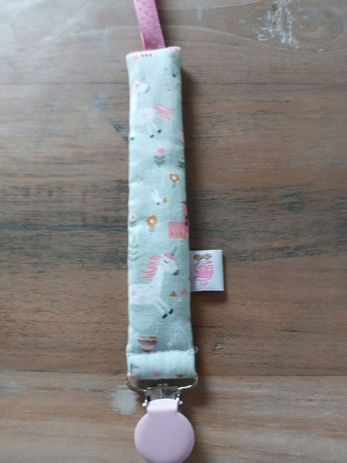 Attache tetine - photo numéro 3
