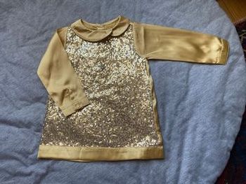 Robe satin et sequin or