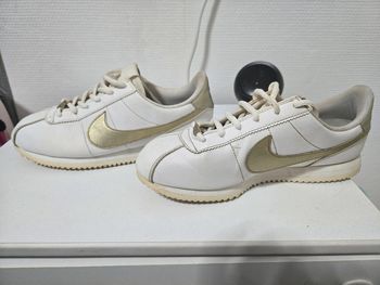 Basket cortez nike blanche et doré