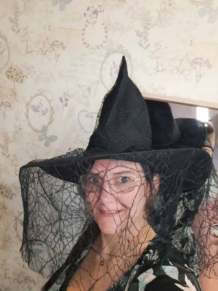 Accessoires sorcière noirs portés 1 fois super état gants et chapeau à voile - photo numéro 2