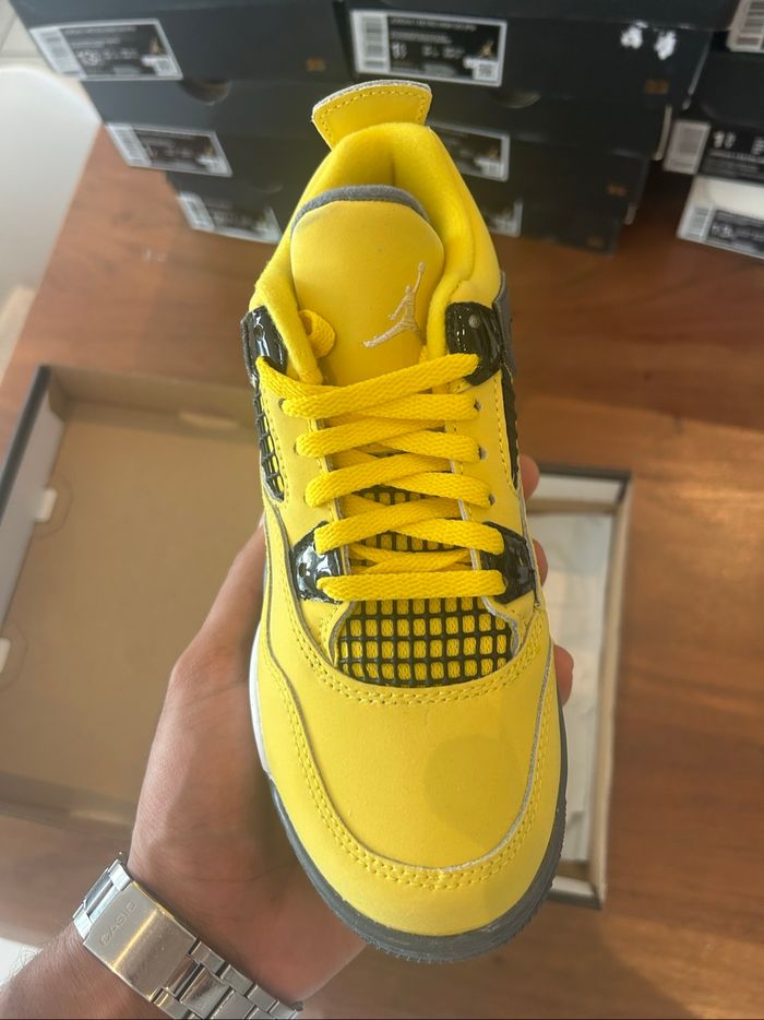 Jordan 4 taille 31.5 - photo numéro 2
